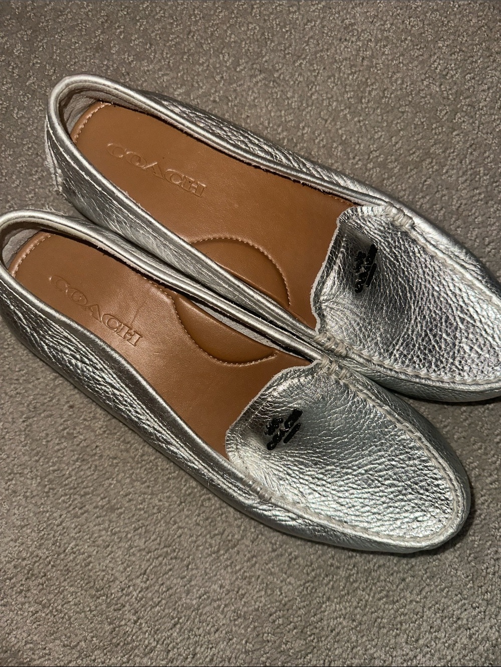 New! Coach Silver Metallic Leather Slides (9)